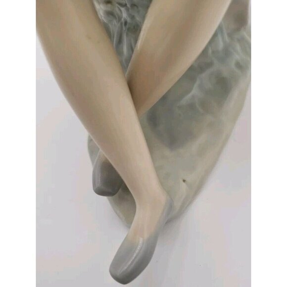 Vintage Nao By Lladro Girl Playing Rooster Spainish Figurine Excellent Condition - Picture 15 of 16